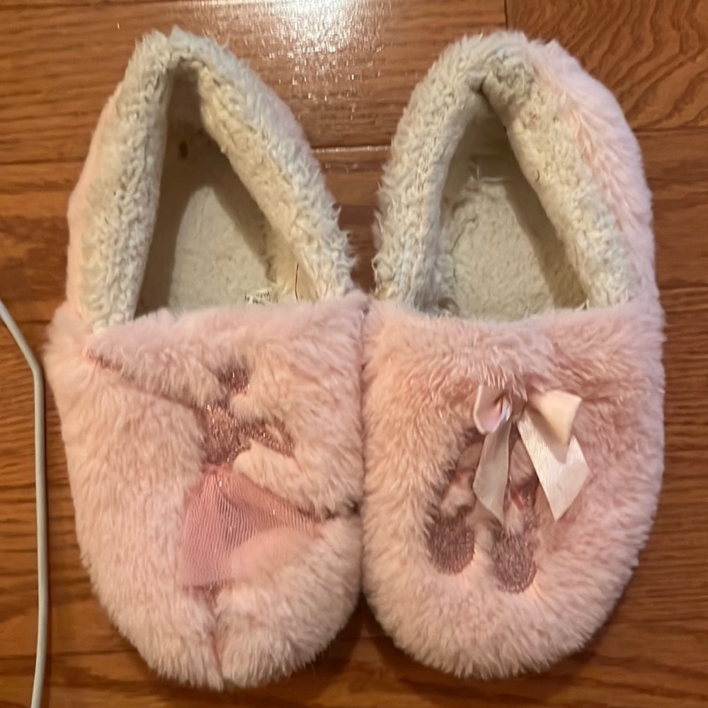 Size 13-1 girl slippers. Only wore a few times